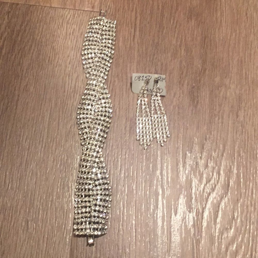 🎉last deal 🎉Cache bracelet and earring set